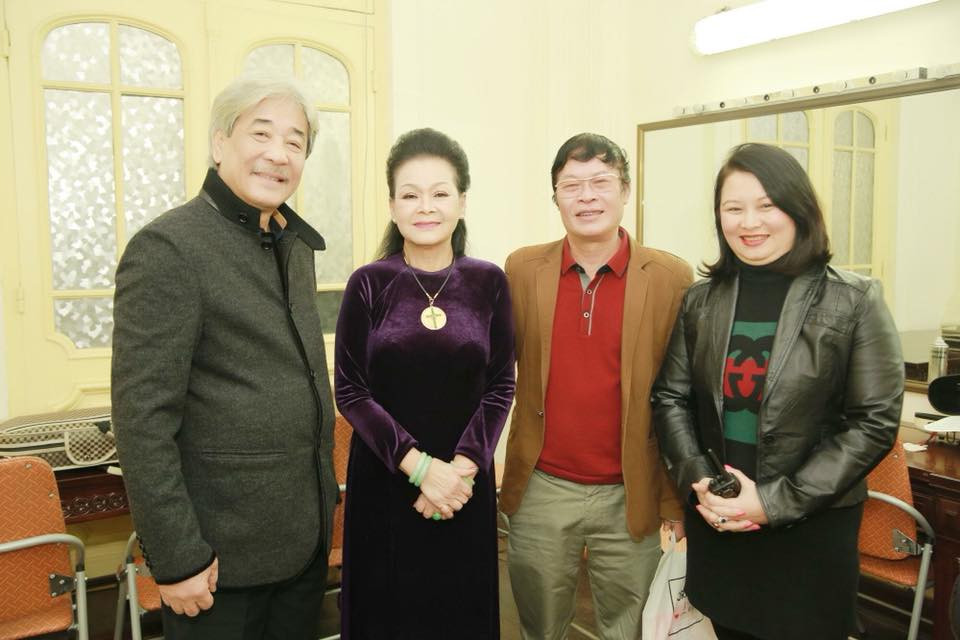 Khánh Ly, NSX Hoài Oanh và những người bạn của danh ca.