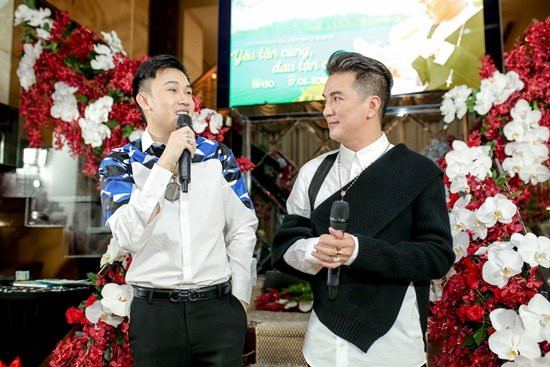 Có mặt tại sự kiện, ca sĩ Dương Triệu Vũ gây bất ngờ cho mọi người xung quanh khi mạnh tay chi 100 triệu để mua album ủng hộ người anh, người bạn tri kỷ của mình. Bên cạnh đó, người bạn thân Vũ Hà, ca sĩ Ali Hoàng Dương, diễn viên La Quốc Hùng, Ngọc Thanh Tâm, MC Minh Xù... cũng đến chúc mừng nam ca sĩ.