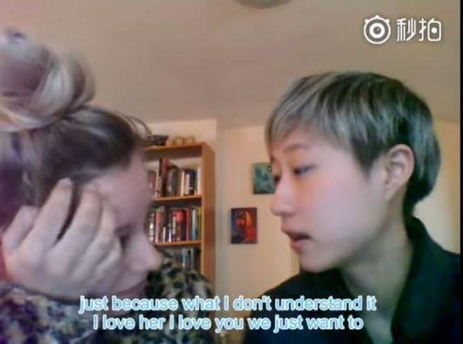 Theo Andi, ban đầu hai người sống ở nhà bạn bè cô nhưng hiện tại không còn được chào đón giúp đỡ, vì vậy, cả hai trở thành những người vô gia cư. Họ quyết định đăng video mong nhận được sự giúp đỡ.