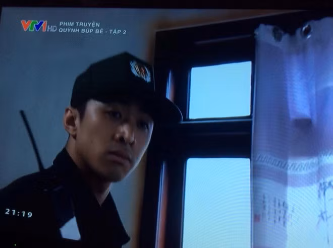 Trang phục của những kẻ bảo kê trong động mại dâm ở phim "Quỳnh búp bê".