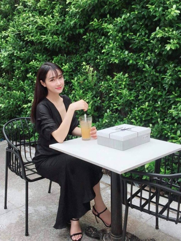 Cô cũng cập nhật hình ảnh mới nhất trên facebook.