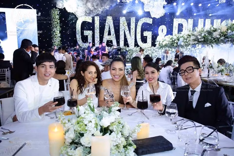 Ho Quang Hieu nhin “dam duoi