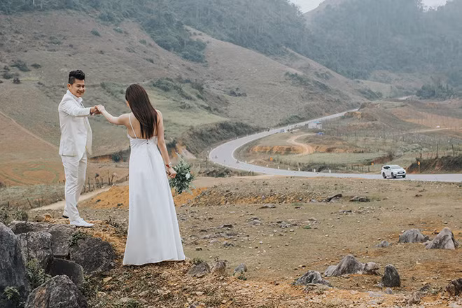 Về công tác chuẩn bị cho ngày vui trọng đại, Lâm Vũ tiết lộ anh là người lên ý tưởng thiết kế sân khấu và các tiết mục biểu diễn. Bên cạnh đó, anh cũng được vợ tương lai đứng sau hỗ trợ vì khá bận rộn với lịch diễn.