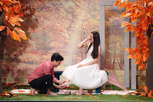 Ngoài việc gián tiếp thừa nhận chuyện tình cảm với Trường Giang "thăng hoa" ở thời điểm tham gia Ơn giời cậu đây rồi, Nam Em còn vô tình cho rằng chương trình có dàn dựng, bàn bạc từ trước với khác mời.