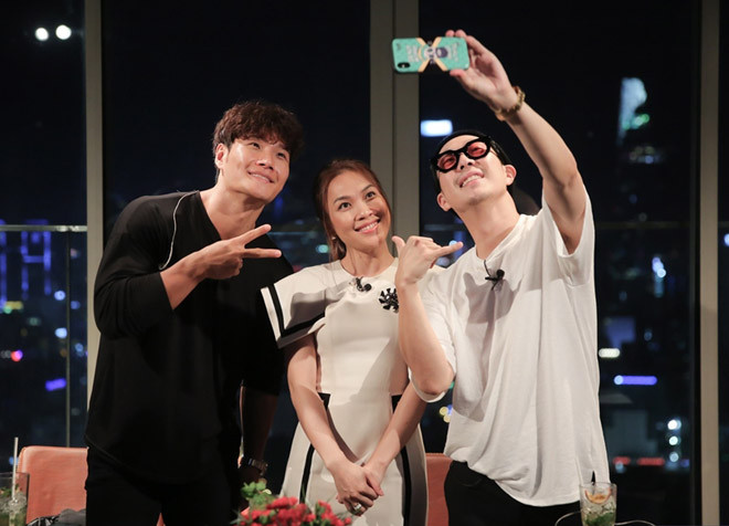 Mỹ Tâm và hai ngôi sao Hàn không quên chụp ảnh chung làm kỷ niệm trước khi kết thúc buổi quay hình.