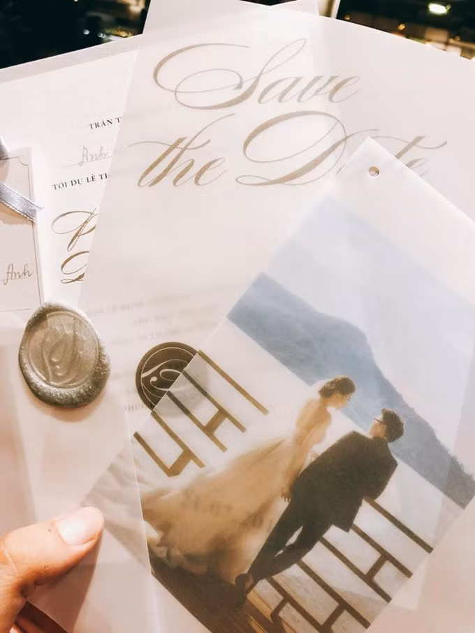 Tú Anh chính thức hé lộ thiệp cưới chuẩn bị cho hôn lễ.