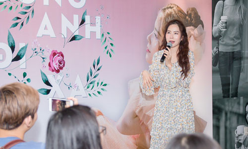 Nam Em chia sẻ trong buổi ra mắt MV. (Ảnh: Đại Dương)