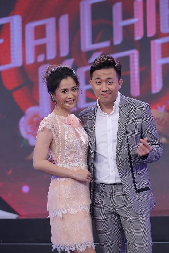 Trấn Thành và Lâm Vỹ Dạ đảm nhận vai trò mai mối cho các chàng trai, cô gái.