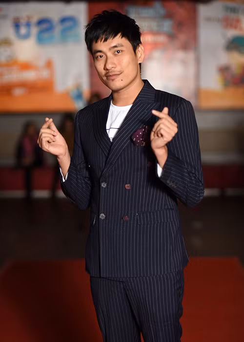 Trước những chia sẻ của Nam Em, Kiều Minh Tuấn hài hước, anh xấu nhưng có duyên và ở trên phim trường có lẽ Nam Em thấy được sự hào nhoáng của anh.