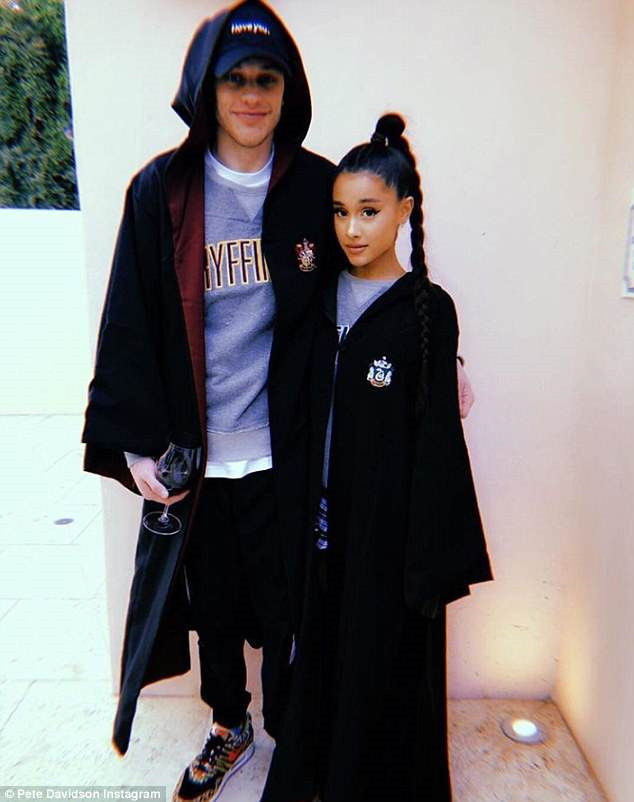 Cặp đôi thường xuyên chia sẻ hình ảnh thân mật trên mạng xã hội.