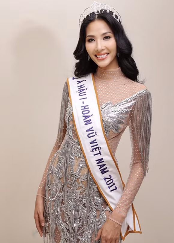 Hiện tại, Hoàng Thùy đang tập trung học tiếng Anh để chuẩn bị cho những dự án ở tương lai.