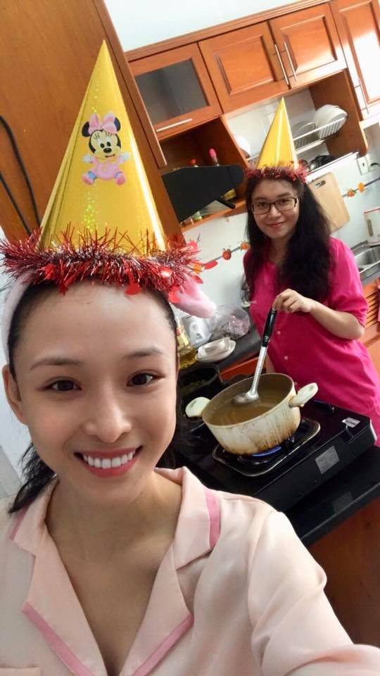 Hoa hậu người Việt tại Nga 2007 bày tỏ: “Happy birthday to you 21/06/2018. Nguyễn Đức Thuỳ Dung - người con gái nhân hậu, dịu dàng và xinh đẹp y như cái tên! May mắn lớn nhất của Bông (Phương Nga) là luôn có Lu (Thùy Dung) bên cạnh”.