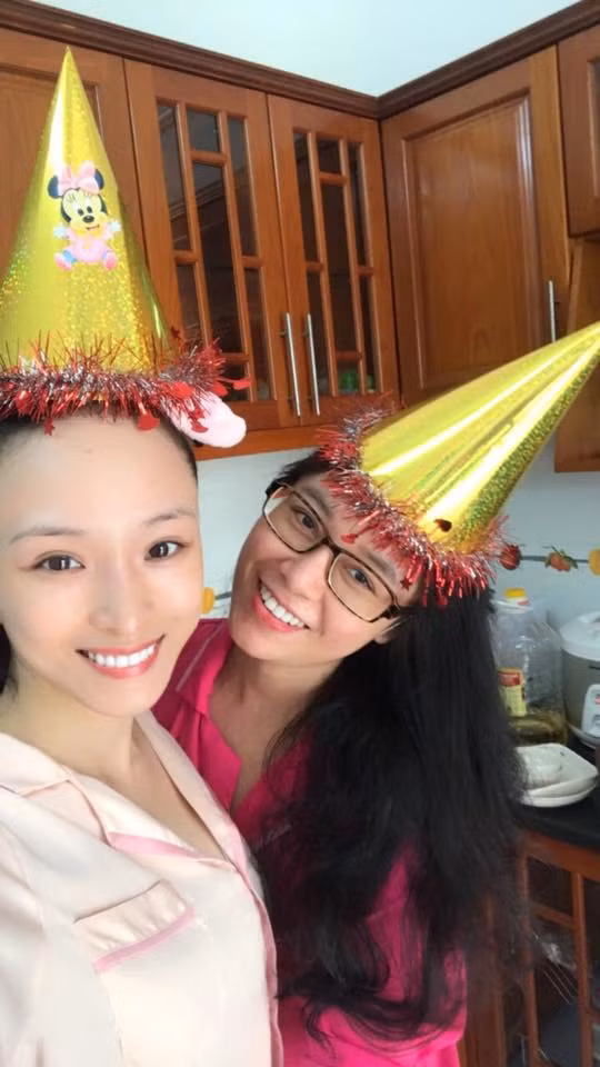 Phương Nga đăng tải ảnh chúc mừng sinh nhật Thùy Dung trên trang cá nhân.