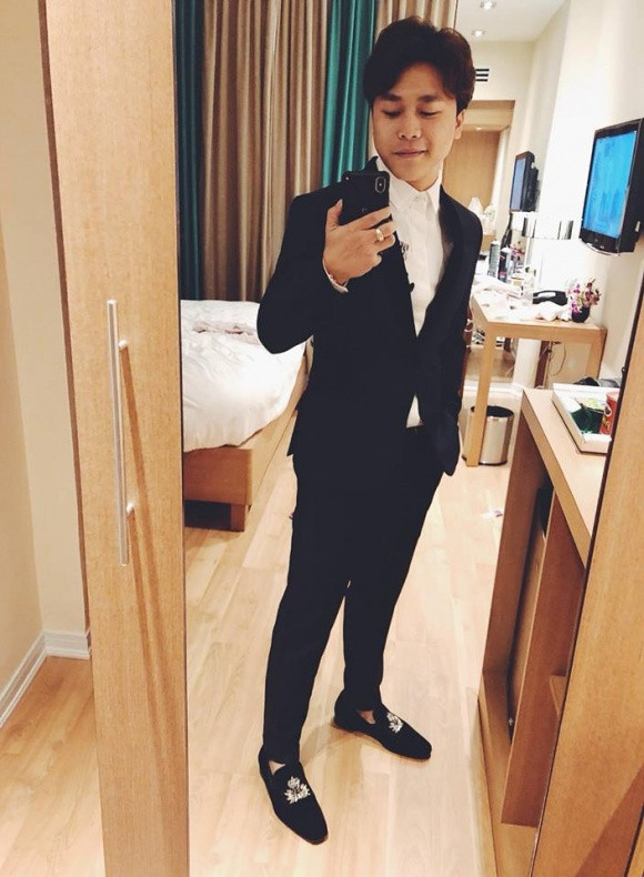 Hiện bạn trai của Hòa Minzy đang làm giám đốc một công ty phân bón lớn nhất nhì miền Tây thuộc gia đình quản lý. Bố mẹ anh chàng là người gốc Bắc, tự gây dựng cơ nghiệp có được hiện tại.