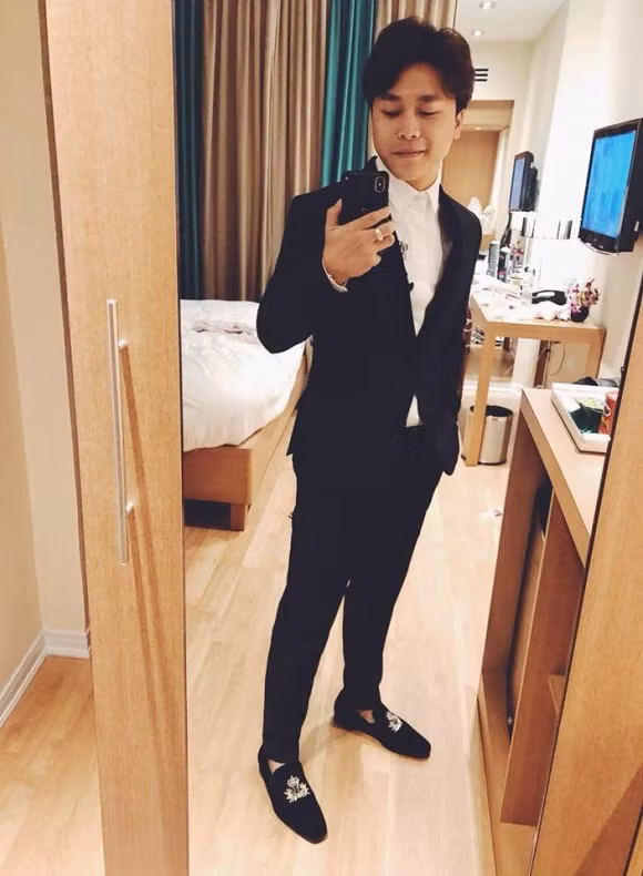 Hiện bạn trai của Hòa Minzy đang làm giám đốc một công ty phân bón lớn nhất nhì miền Tây thuộc gia đình quản lý. Bố mẹ anh chàng là người gốc Bắc, tự gây dựng cơ nghiệp có được hiện tại.