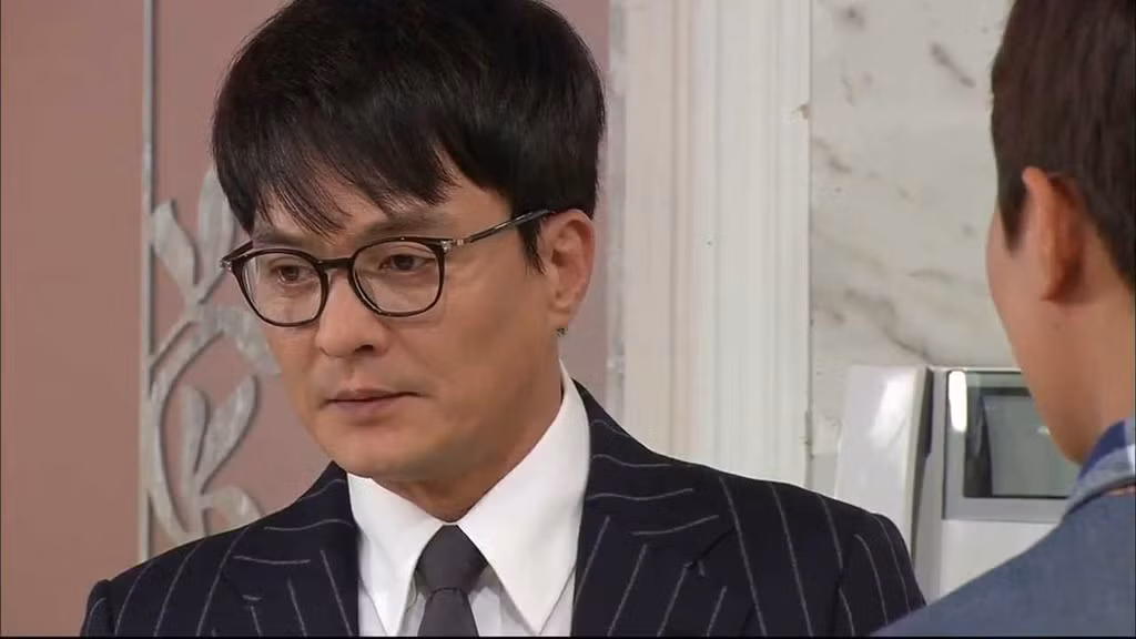 Sau hàng loạt cáo buộc quấy rối tình dục, Jo Min Ki đã tự kết liễu đời mình vào chiều 9/3. Sau hàng chục năm đóng phim với rất nhiều dự án thành công, vai diễn thành công, cuối cùng Jo Min Ki kết thúc cả sự nghiệp lẫn cuộc đời của mình trong sự ghẻ lạnh, chỉ trích của công chúng.