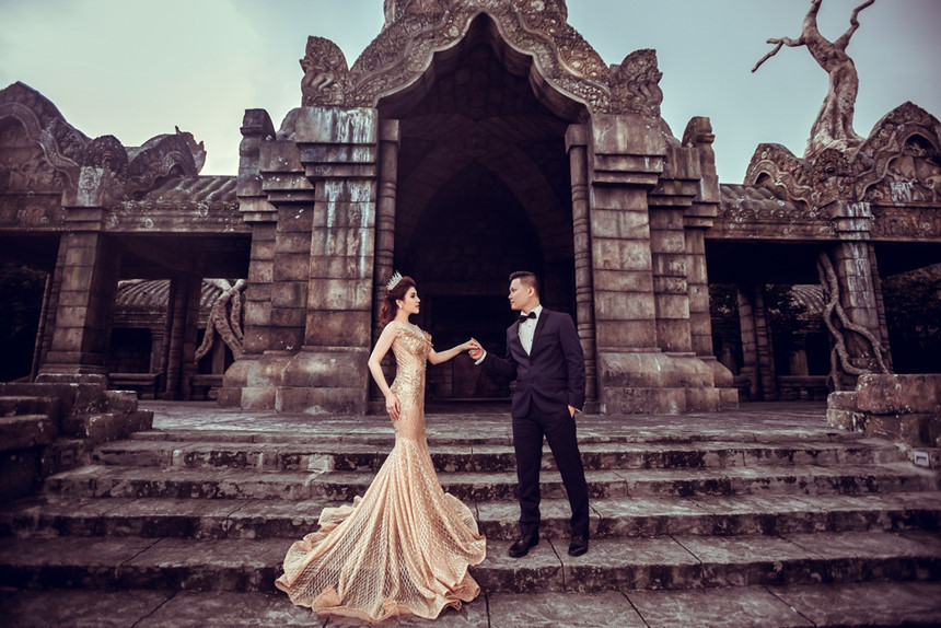 Chia sẻ về lý do chụp ảnh cưới tại quê nhà, Tố Ny cho rằng: "Quê mình cảnh đẹp như vậy cần gì vất vả di chuyển đến nơi khác. Tình yêu gắn với quê hương cũng là điều ý nghĩa".