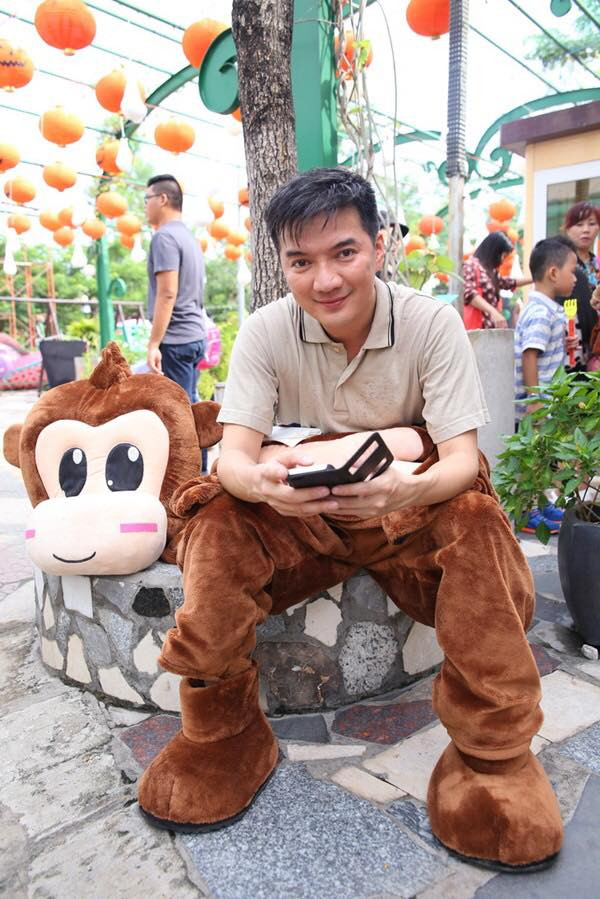 Hình ảnh Đàm Vĩnh Hưng khi thực hiện MV. Ảnh: FBNV