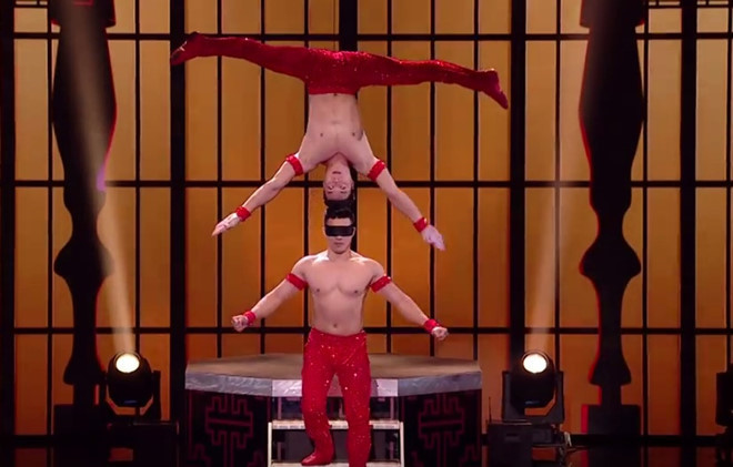 Hai anh em từng bị sự cố khi tập luyện tiết mục.