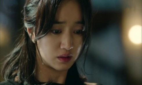 Moi sinh con 2 thang, chong doi ly hon de ve voi vo cu