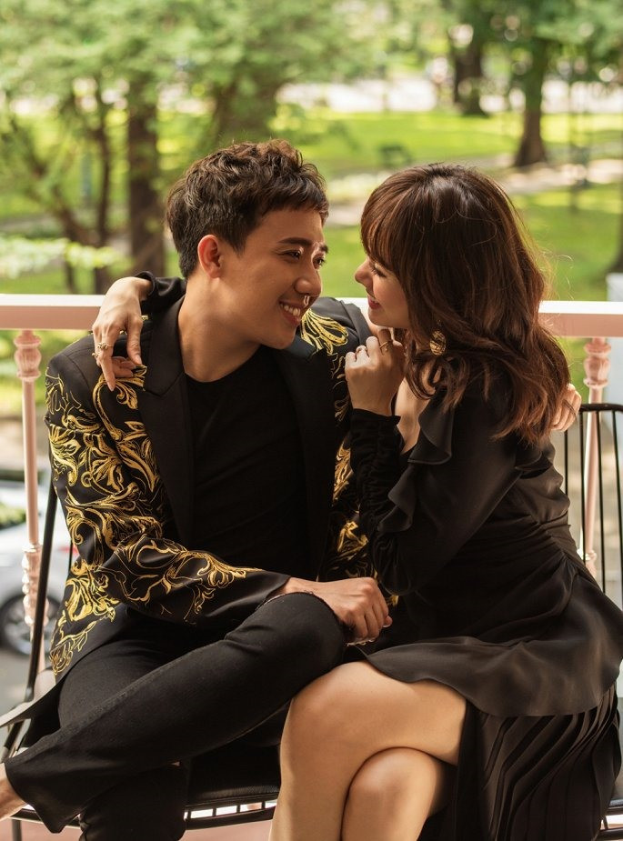 Nếu Trấn Thành nhiều lần công khai ca ngợi bà xã trên sóng truyền hình thì Hari Won lại có thói quen khá đáng yêu là kể tật xấu của chồng cho mọi người cùng nghe, nhất là khi cô tham gia gameshow truyền hình.