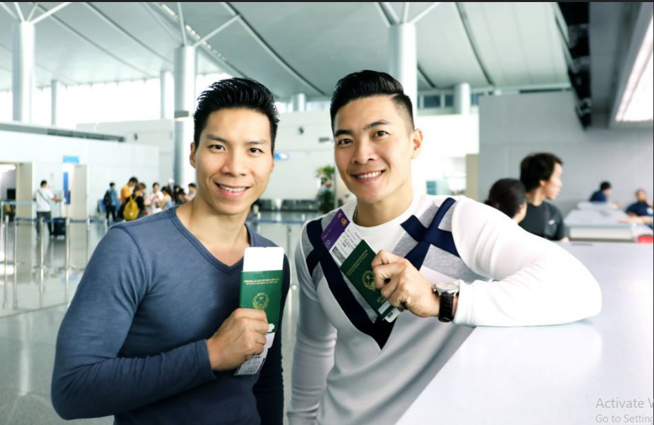 Quốc Cơ - Quốc Nghiệp tại sân bay Tân Sơn Nhất.