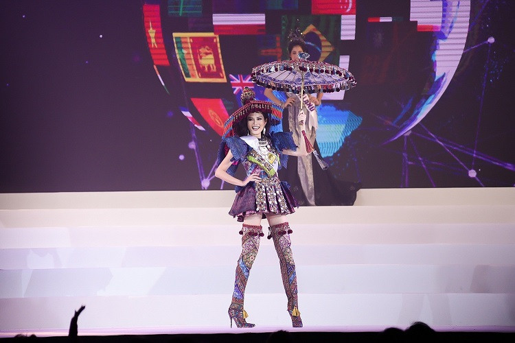 Đại diện Việt Nam đã có phần trình diễn tự tin.