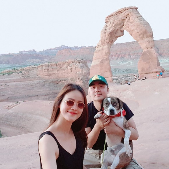 Cặp đôi thường xuyên chia sẻ những hình ảnh hạnh phúc trên trang cá nhân.