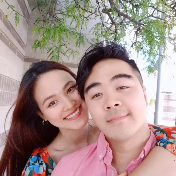 Được biết bạn trai của Tuyết Lan là một doanh nhân trong lĩnh vực tài chính và sống tại Mỹ, có ngoại hình khá điển trai, phong độ.