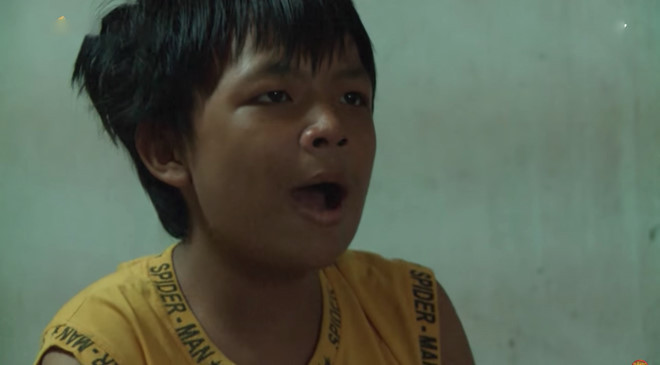 Tiến, cậu bé 12 tuổi bị thay đổi tâm lý vì cú sốc mất cha.