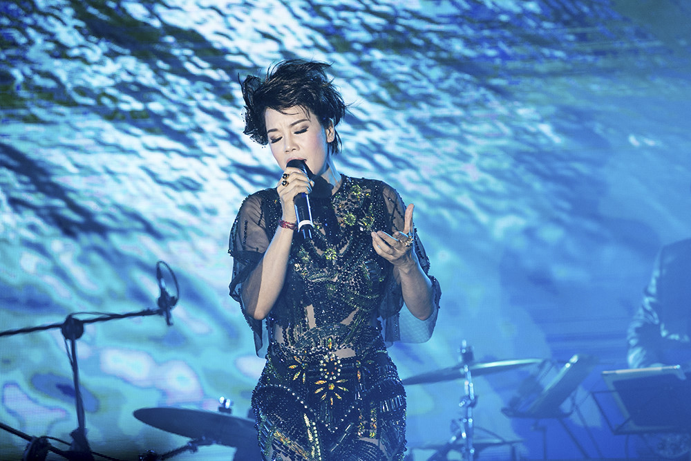 Trong dịp về nước lần này, ngoài ghi hình Giọng hát Việt, Thu Phương đã có đêm nhạc hợp tác với Dương Cầm mang tên Dương Cầm đêm Phương đã diễn ra vào tối 17/6 trên một du thuyền giữa Hạ Long. Ảnh: Hải Bá.