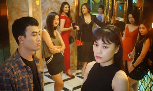 Doãn Quốc Đam và Phương Oanh trong phim "Quỳnh búp bê". Ảnh: VFC