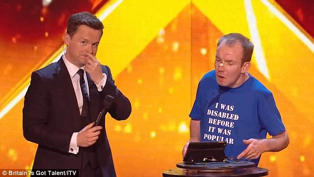 Phản ứng khó xử của MC kỳ cựu.