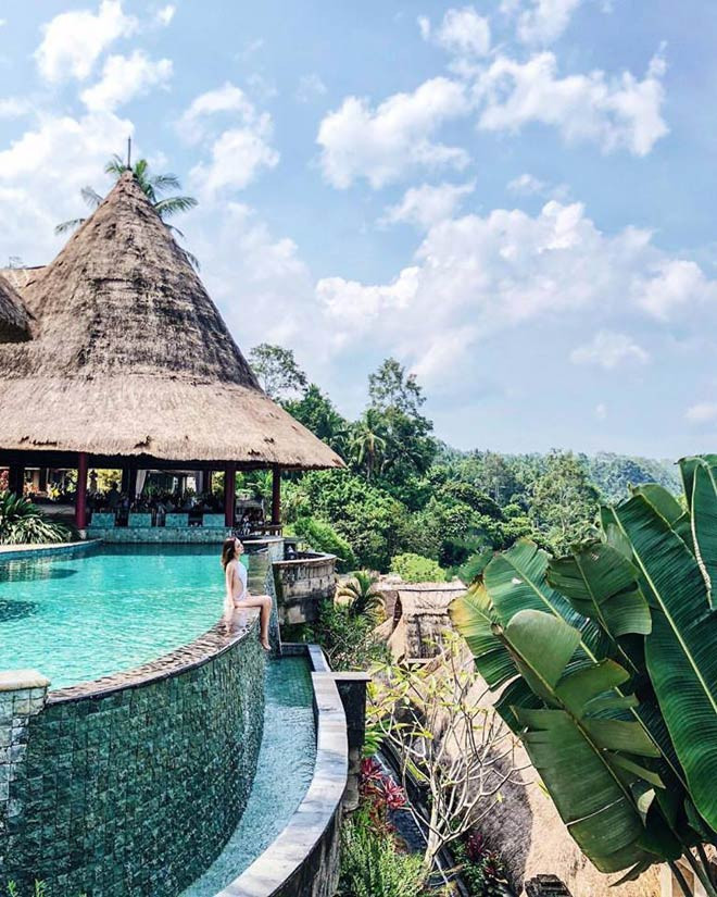 Thế nhưng, đó mới chỉ là một lát cắt rất nhỏ trong cuộc sống của tiểu thư Hà thành. Ghé thăm Instagram của Phương Uyên, ai nấy đều phải choáng ngợp trước cuộc sống xa hoa mà cô đang hưởng thụ.