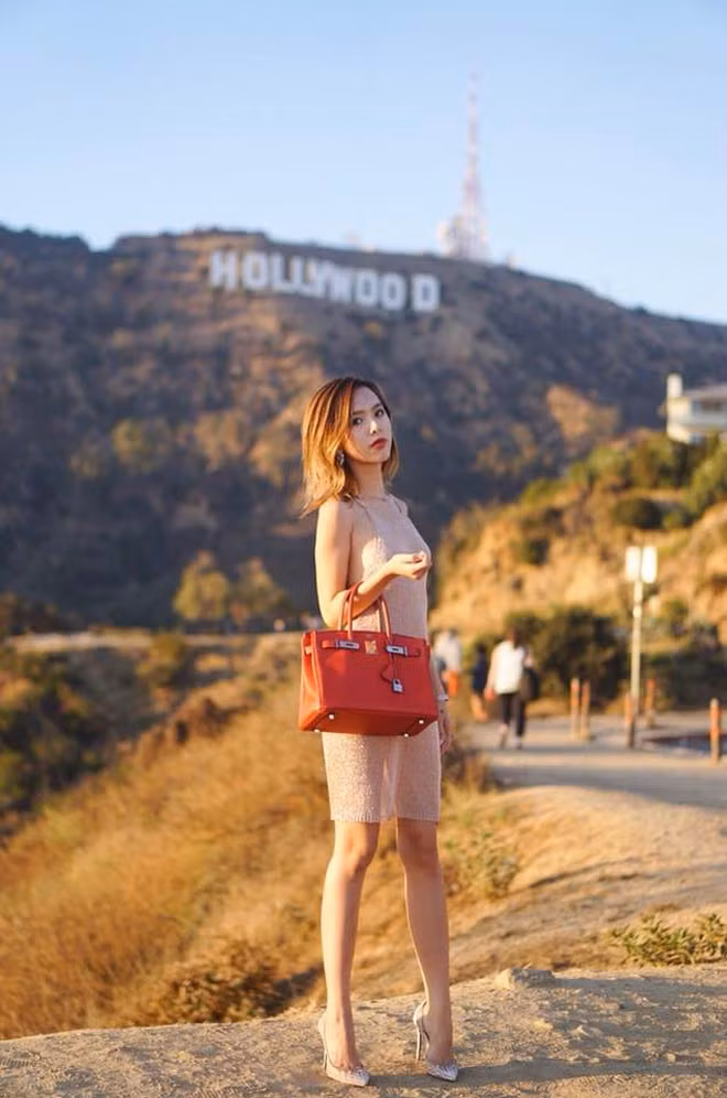 Cô nàng tiểu thư con nhà giàu gây ấn tượng bởi vẻ đẹp nóng bỏng.