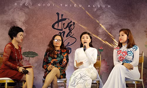 Thu Hằng chia sẻ về cơ duyên thực hiện album nhạc Phật. (Ảnh: Hoà Nguyễn)
