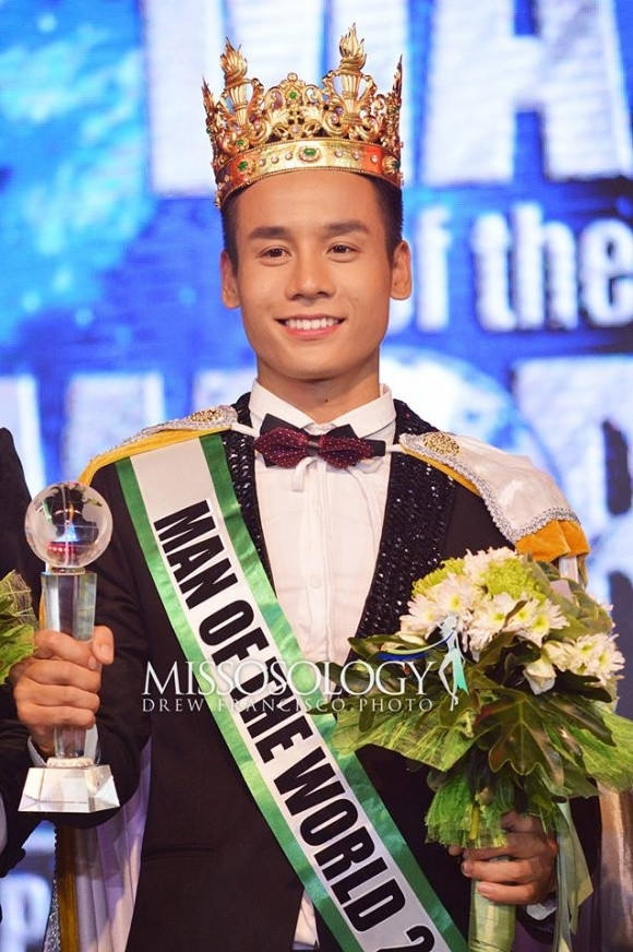 Tuy khả năng giao tiếp tiếng Anh còn hạn chế, nhưng điểm cộng của Xuân Tài là thân hình đẹp và nụ cười tỏa nắng.