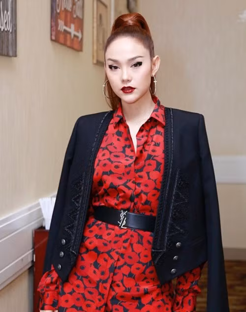 Minh Hằng và trang phục bị chê xấu do cô tự ý đổi đồ phút chót ghi hình.