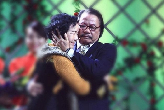 NSƯT Đức Lưu và NSƯT Bùi Cường xúc động khi gặp mặt và ôn lại những kỷ niệm thời đóng "Làng Vũ Đại ngày ấy".