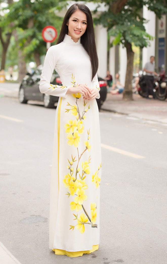 Thí sinh Vũ Thị Tuyết Trang sinh năm 1994, từng lọt vào Top 15 Hoa hậu Hoàn Vũ Việt Nam 2017 và để lại nhiều ấn tượng cho khán giả. Cô hiện đang là biên tập viên VTV, đã tốt nghiệp Đại học Ngoại thương.