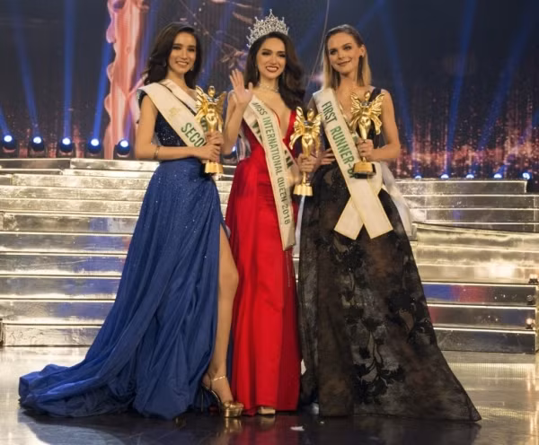 Hương Giang Idol xuất sắc đăng quang Hoa hậu Chuyển giới Quốc tế 2018.