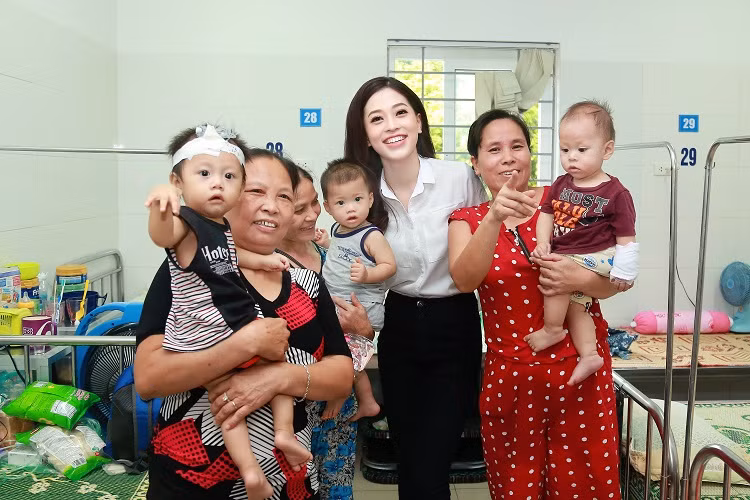 Sự xuất hiện của Á hậu Việt Nam 2018 nhận được nhiều sự chú ý.