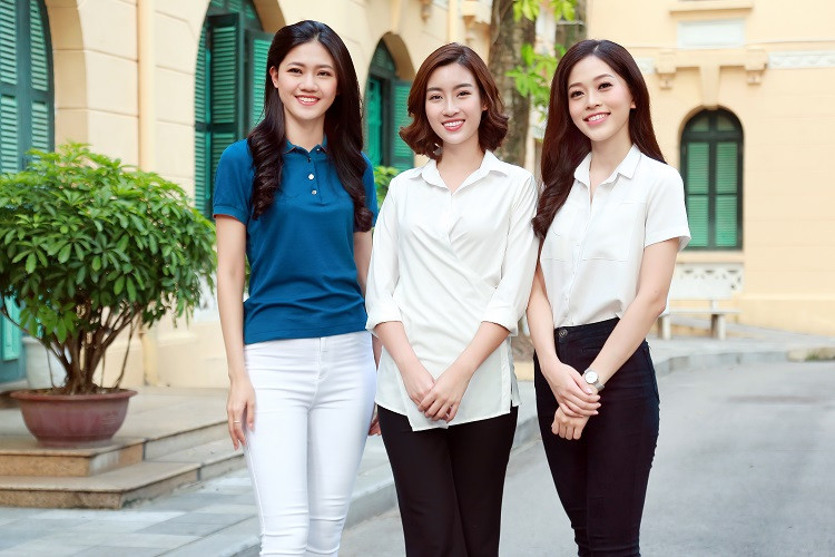 Tại buổi đến thăm và trao quà cho các bé nhân dịp Tết Trung thu còn có sự tham gia của Hoa hậu Đỗ Mỹ Linh, Á hậu Thanh Tú.