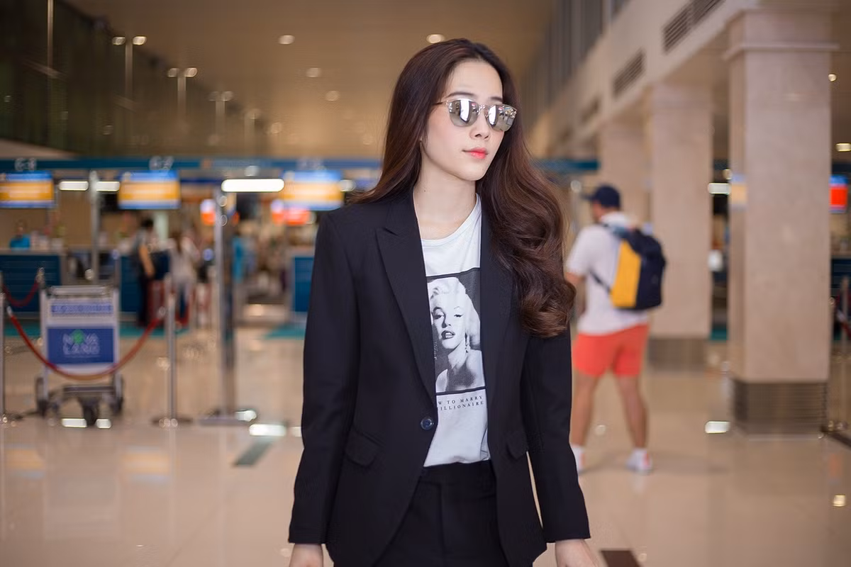 Scandal tình cảm khiến Hoa khôi Nam Em chịu nhiều chỉ trích và phải tạm dừng phát hành MV. Sau thời gian ở ẩn Nam Em quyết định trở lại với công việc. Đặc biệt, là người trong cuộc dính lùm xùm với Nam Em nhưng Trường Giang giữ thái độ im lặng.