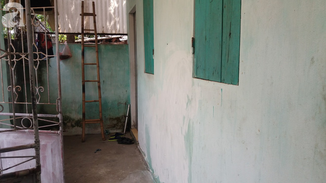 Khu vực chiếc xe máy của người làm nghề xe ôm được Hồng hướng dẫn để tạm trong lúc chờ chị ta đi mua bia.