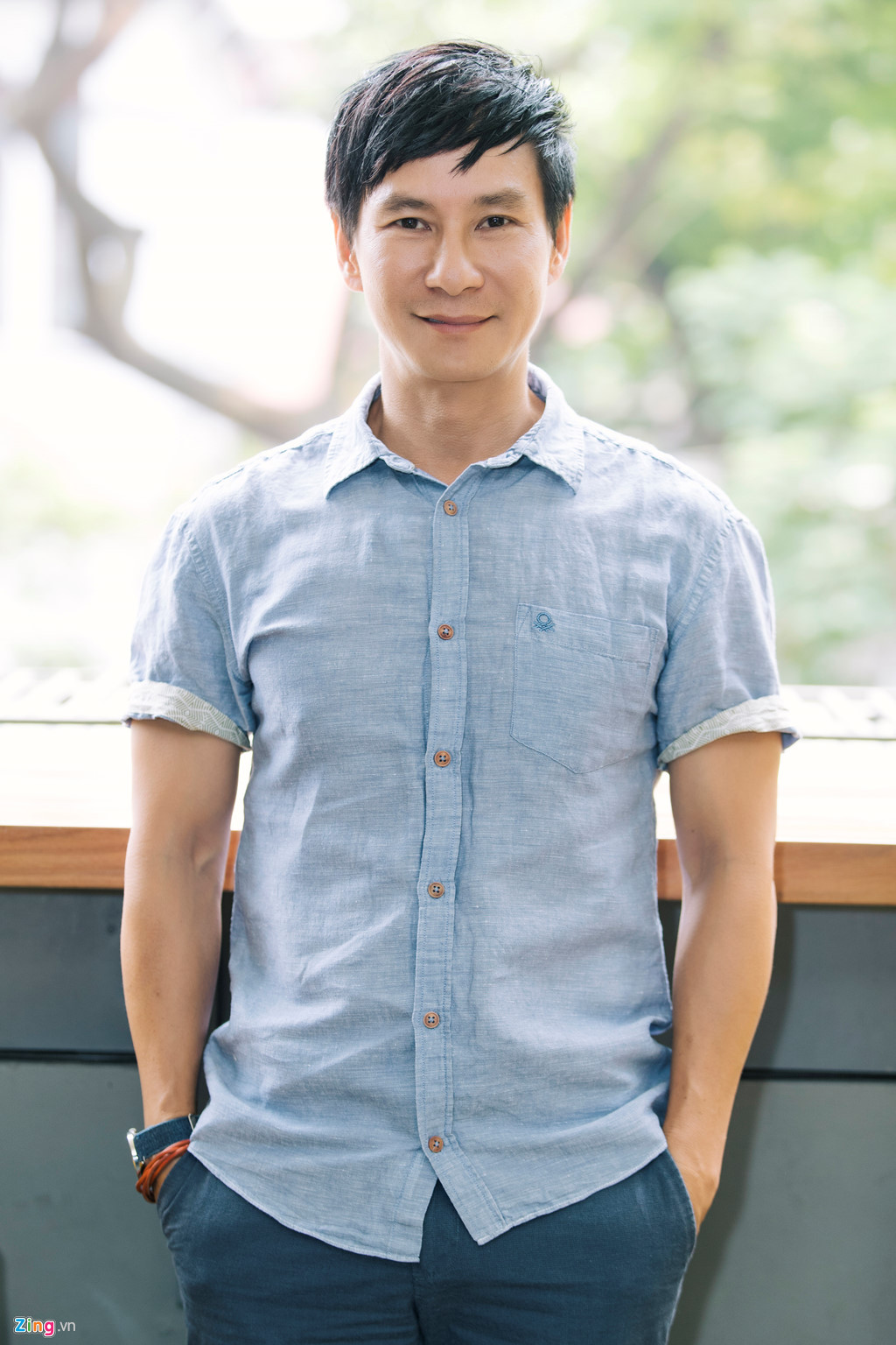 Ở độ tuổi U50, nam ca sĩ được khen trẻ hơn so với tuổi thật.