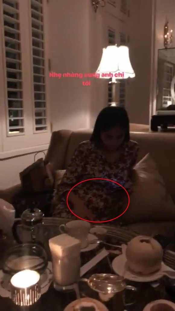 Cư dân mạng xôn xao về tin đồn Thủy Tiên mang bầu lần hai.