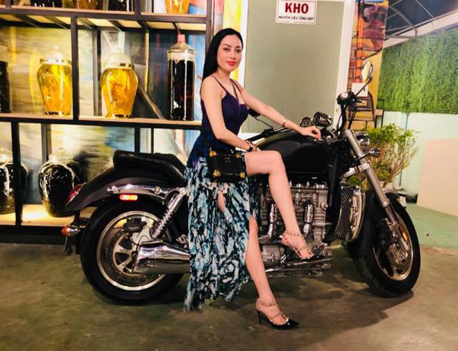 Trong khi đó, nói về ông xã, Huỳnh Tiên chia sẻ: “Lâm Vũ là người tâm lý, hiền lành, chăm sóc chu đáo. Trong quá trình tìm hiểu chúng tôi trải qua nhiều thử thách nhưng cuối cùng đến bến bờ hạnh phúc”.