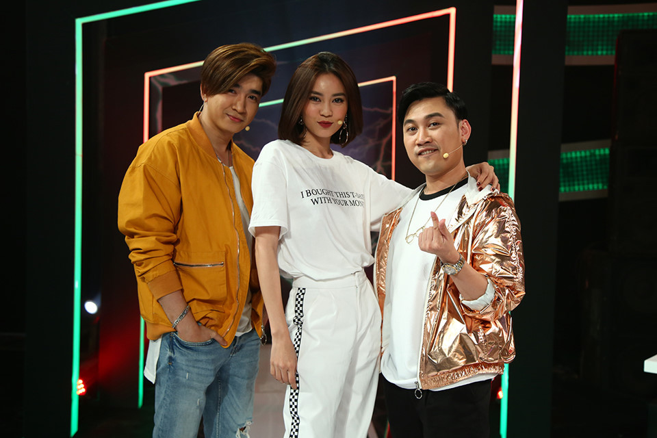 Theo quy định, với 3 thành viên, mỗi đội sẽ lần lượt cử ra một người để đối đầu với đội còn lại. Trong 2 phút, họ sẽ ngồi trên chiếc xe dốc để trả lời 10 câu hỏi. Nếu trả lời không đúng, chiếc xe sẽ tự rớt xuống điểm tận cùng. Đội nào giành số điểm cao hơn sẽ tiến vào vòng đặc biệt.