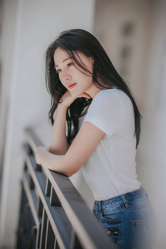 Trong phim, vai diễn của Phương Oanh có những diễn biết tâm lý phức tạp nhưng cô đã làm tròn vai.